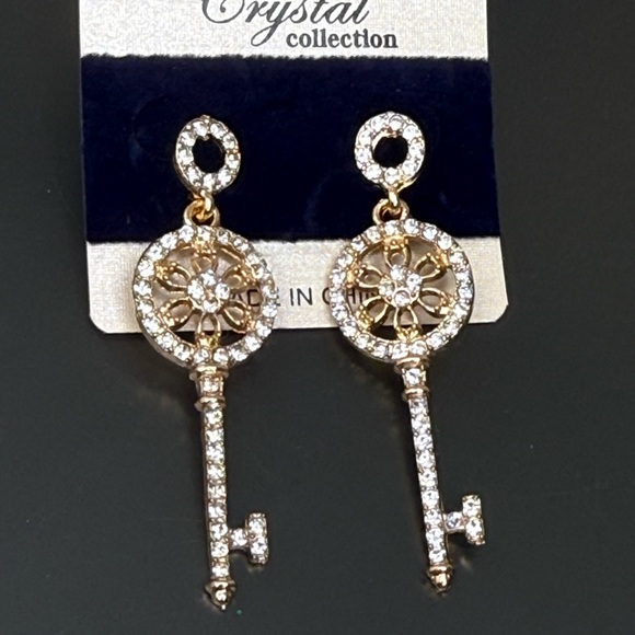 crystal collection Jewelry - NWT Gold Rhinestone Key Dangle Lightweight Earrings